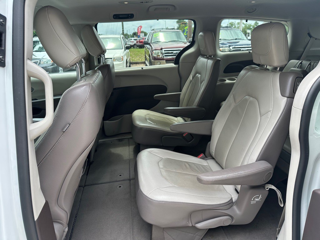2019 Chrysler Pacifica Image 14