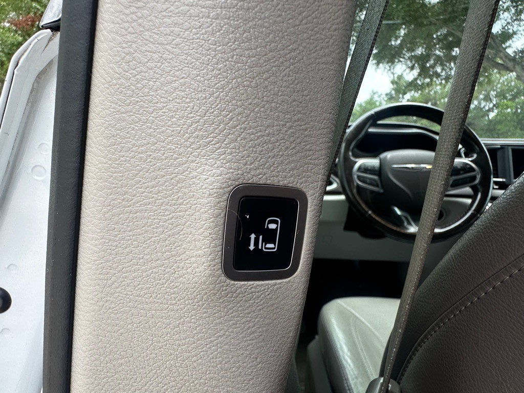 2019 Chrysler Pacifica Image 17