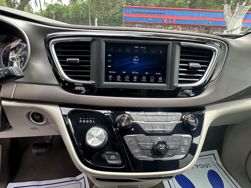 2019 Chrysler Pacifica Image 26