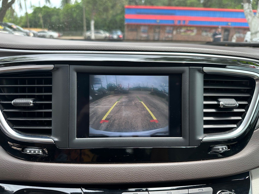 2019 Chrysler Pacifica Image 28