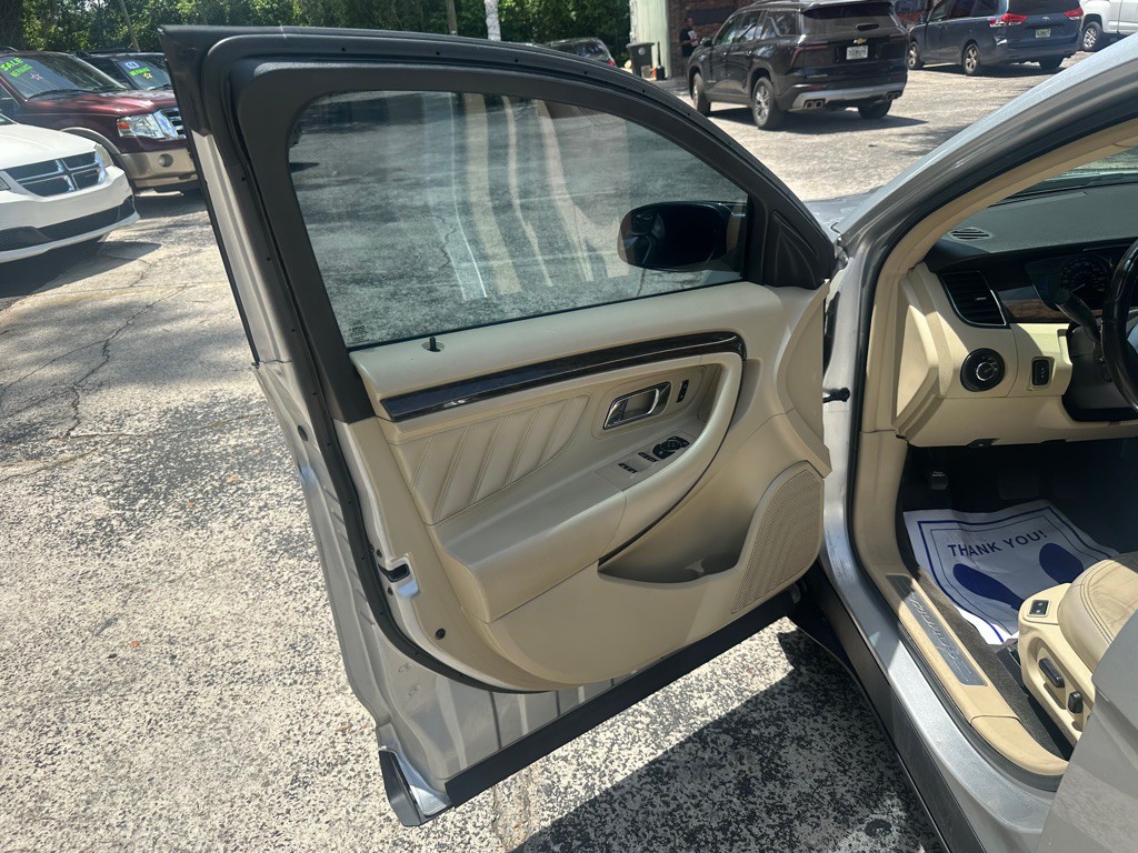 2016 Ford Taurus Image 9