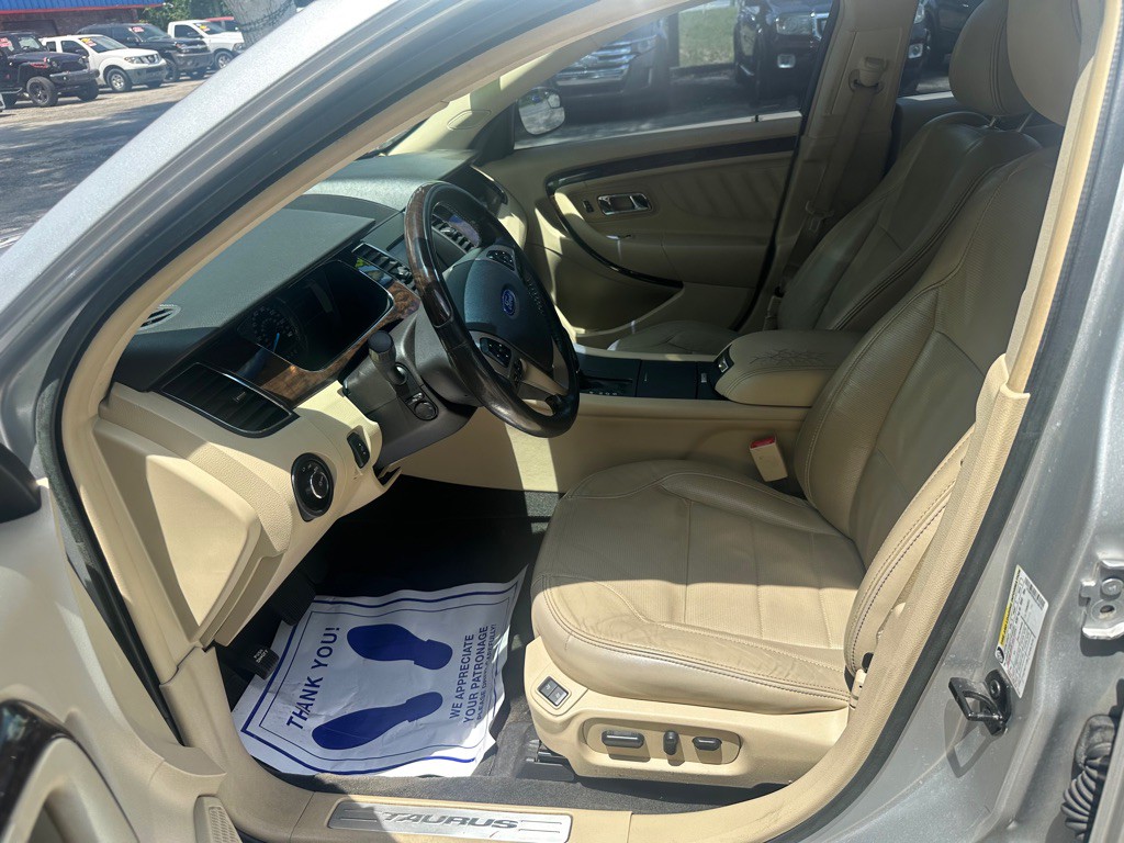 2016 Ford Taurus Image 10