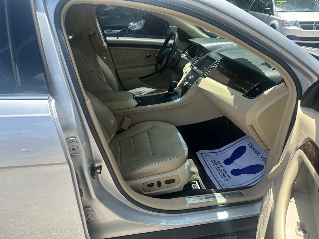 2016 Ford Taurus Image 12