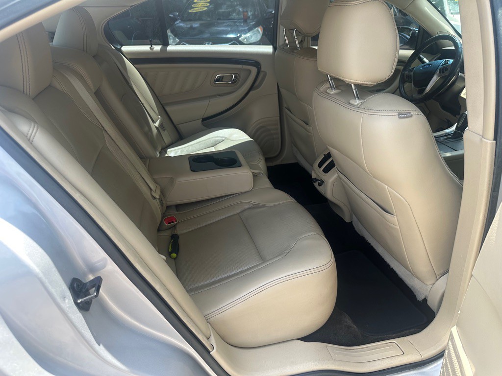 2016 Ford Taurus Image 14