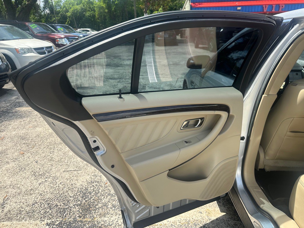 2016 Ford Taurus Image 15