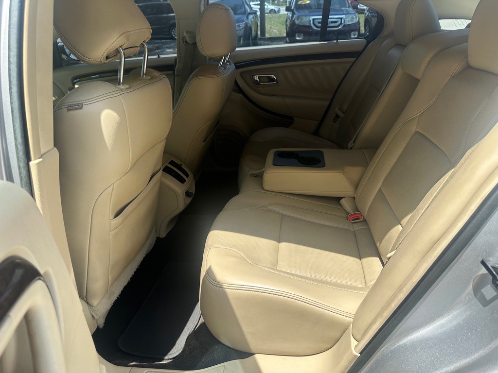 2016 Ford Taurus Image 16