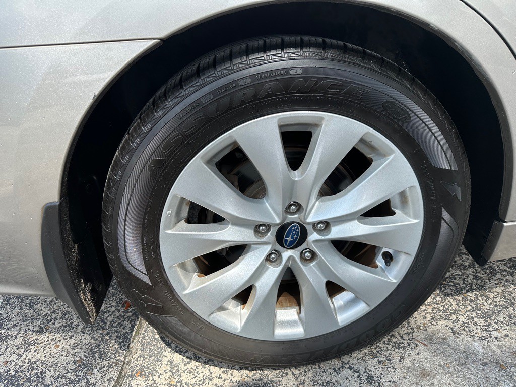 2015 Subaru Legacy Image 9