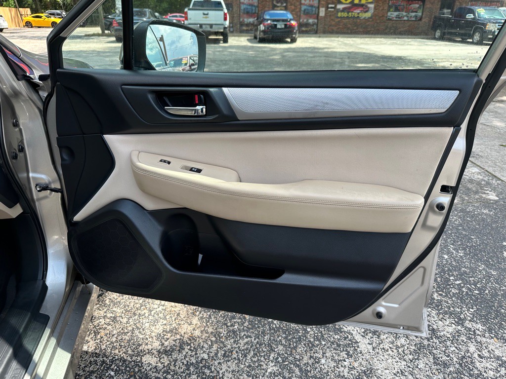 2015 Subaru Legacy Image 12