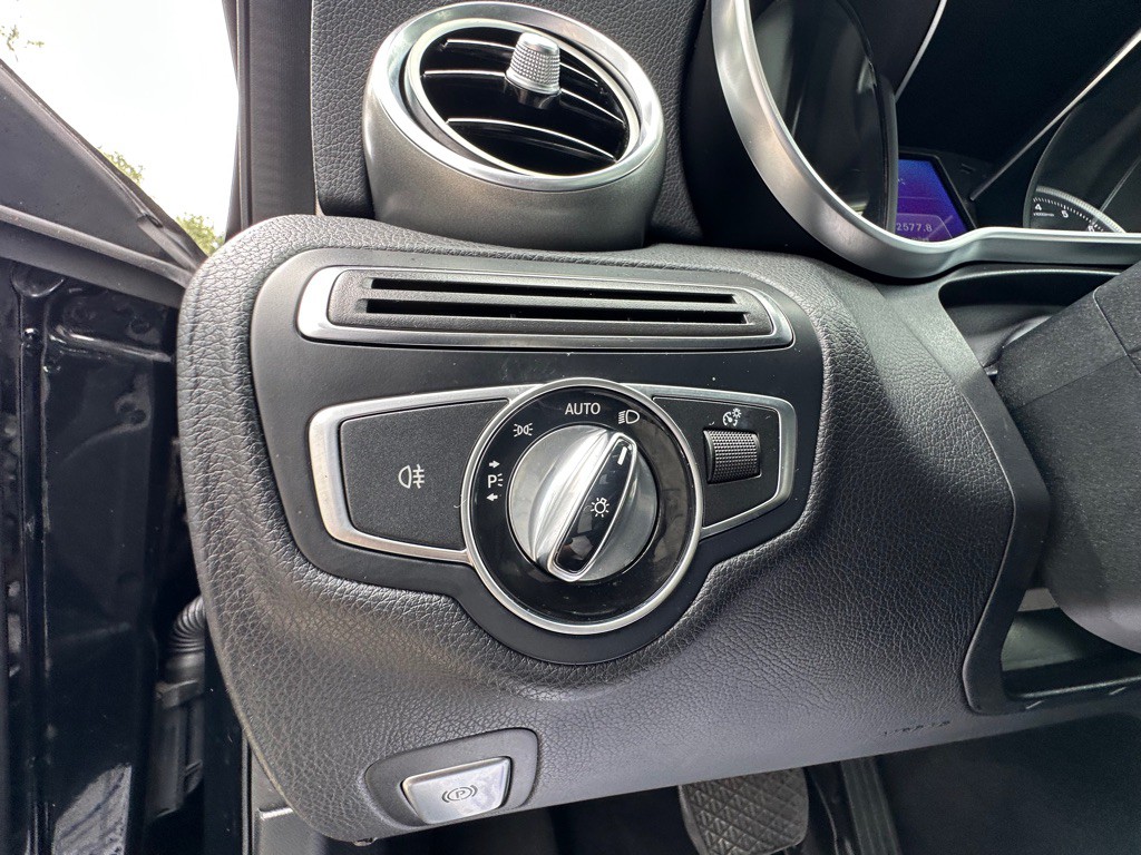 2017 Mercedes-Benz C-Class Image 13