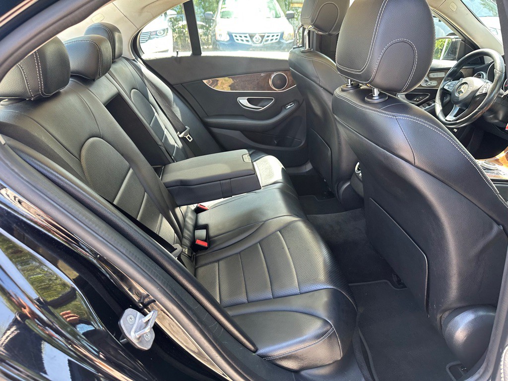 2017 Mercedes-Benz C-Class Image 27