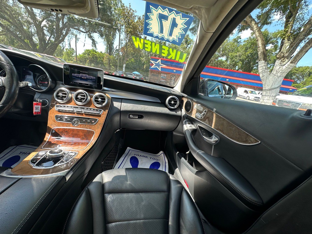2017 Mercedes-Benz C-Class Image 29