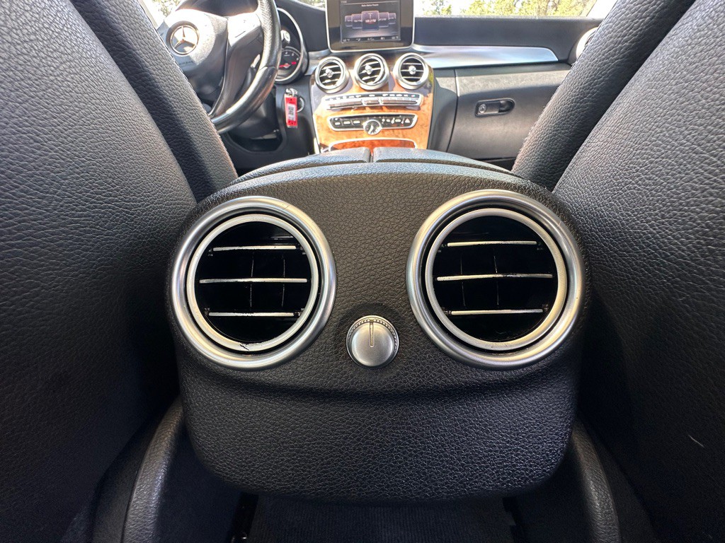 2017 Mercedes-Benz C-Class Image 31