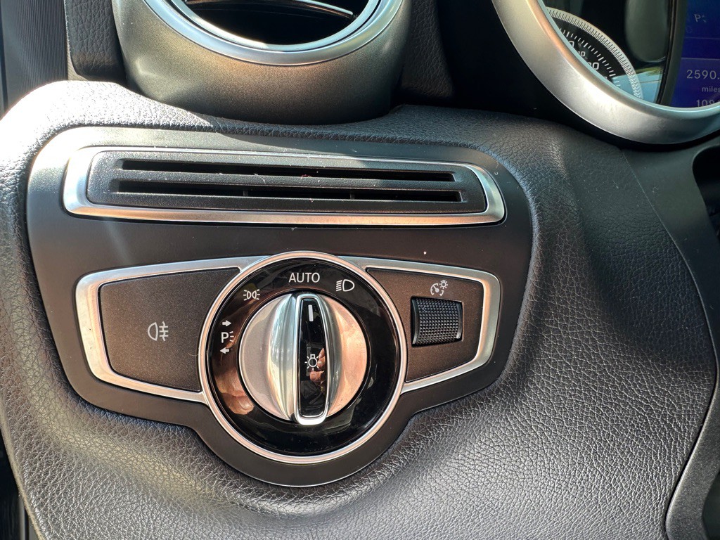 2017 Mercedes-Benz C-Class Image 32