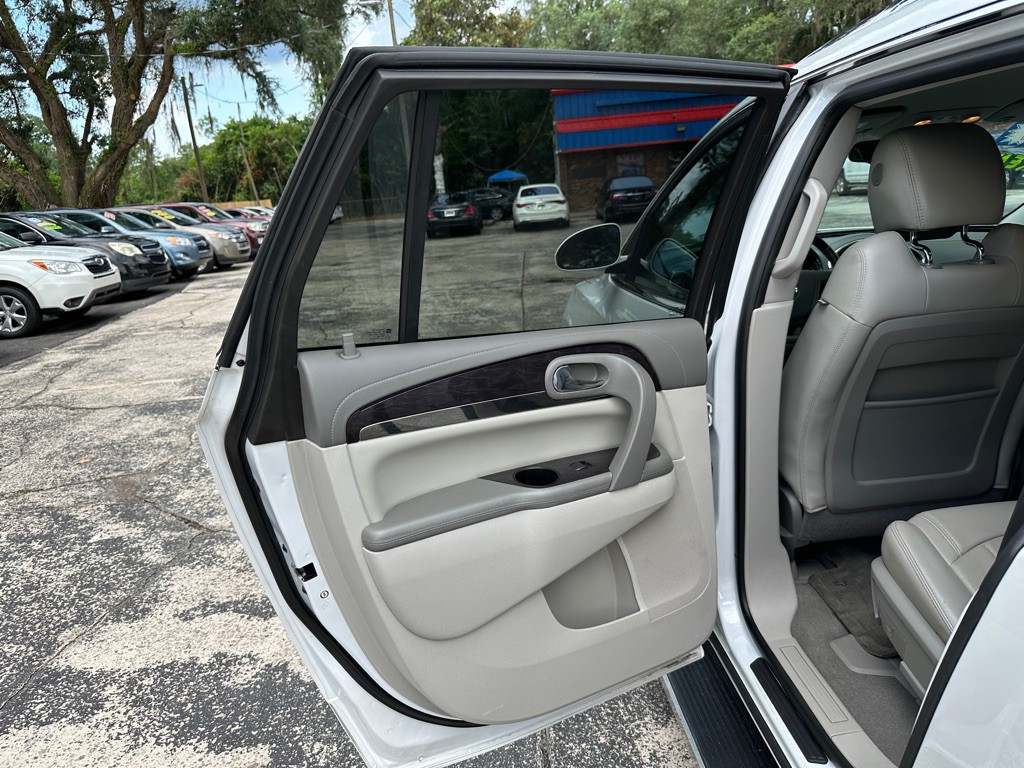 2017 Buick Enclave Image 16
