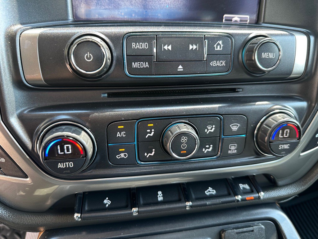 2015 Chevrolet Silverado 1500 Image 32