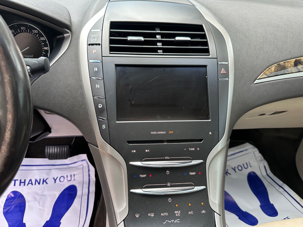 2016 Lincoln MKZ Image 24