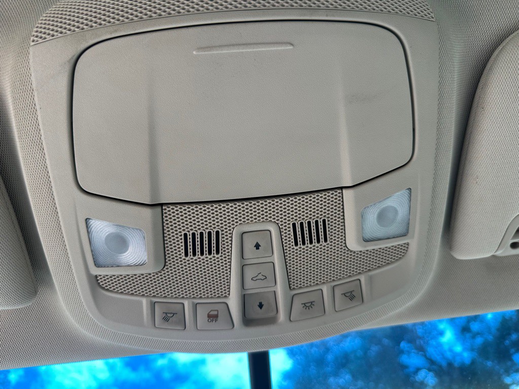 2016 Lincoln MKZ Image 25