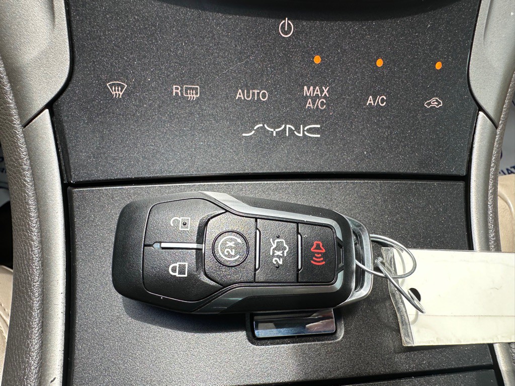 2016 Lincoln MKZ Image 28