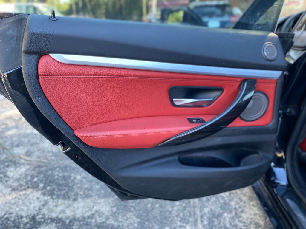 2016 BMW 3 Series Image 12