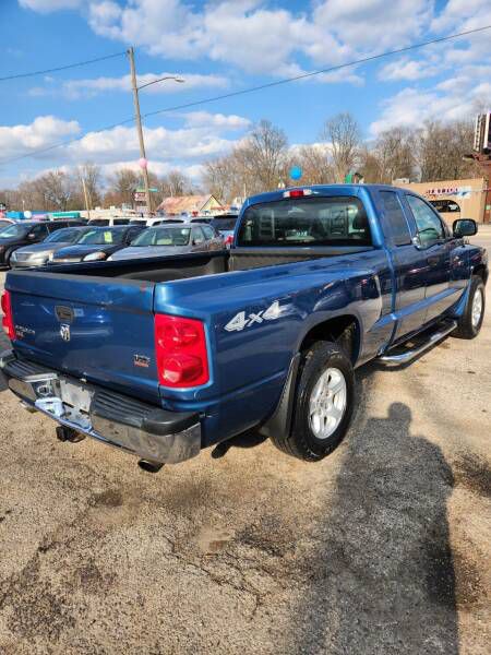 2005 Dodge Dakota Image 3