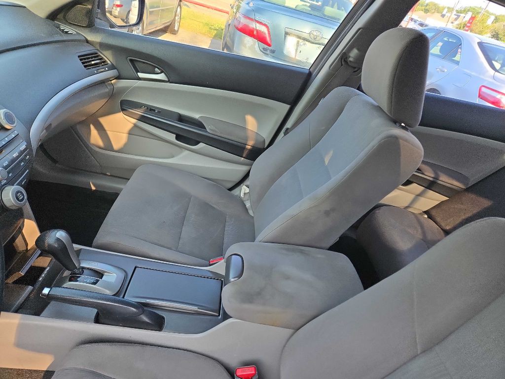 2011 Honda Accord Image 11