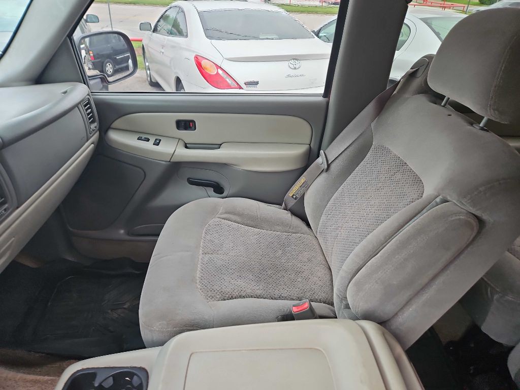 2002 Chevrolet Tahoe Image 11
