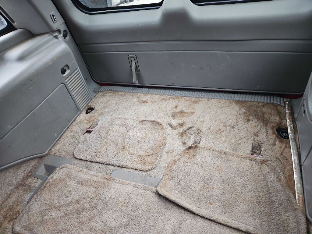 2002 Chevrolet Tahoe Image 12