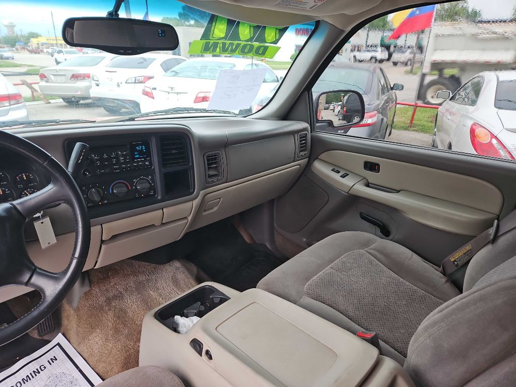 2002 Chevrolet Tahoe Image 14