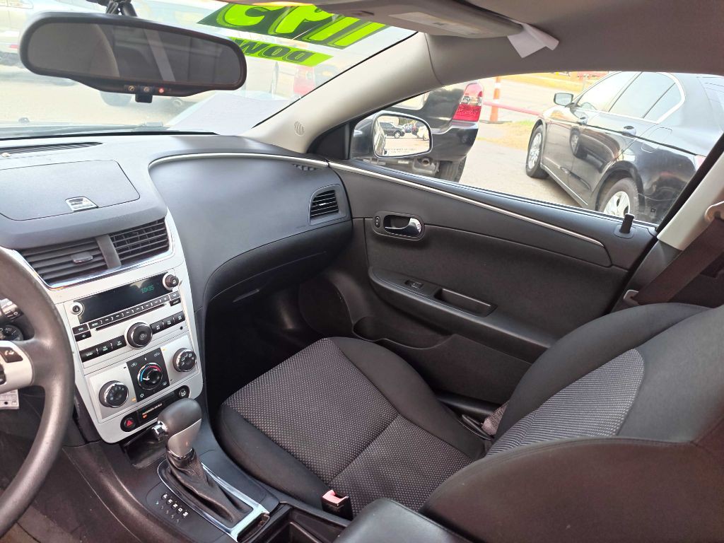 2010 Chevrolet Malibu Image 12