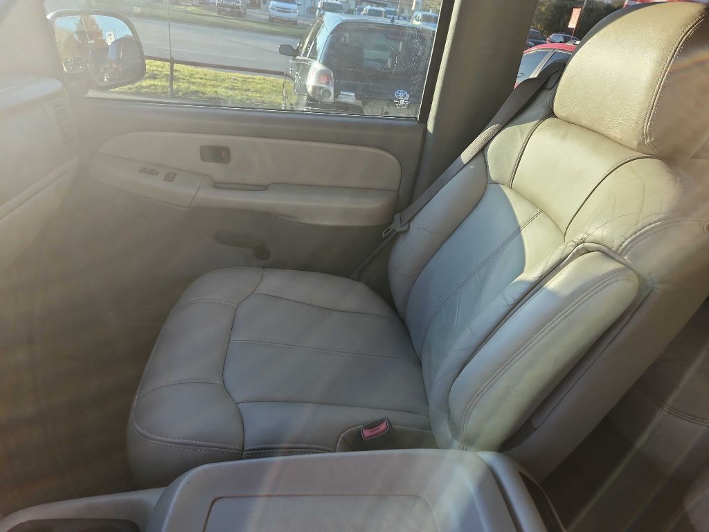 2002 Chevrolet Tahoe Image 4