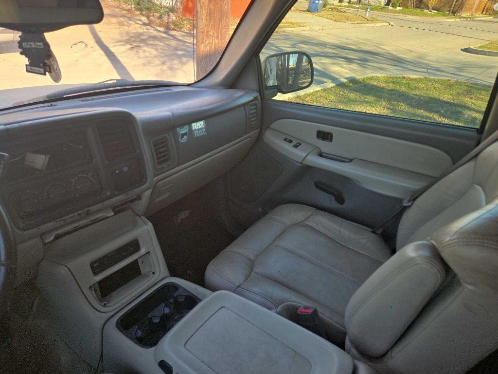 2002 Chevrolet Tahoe Image 14