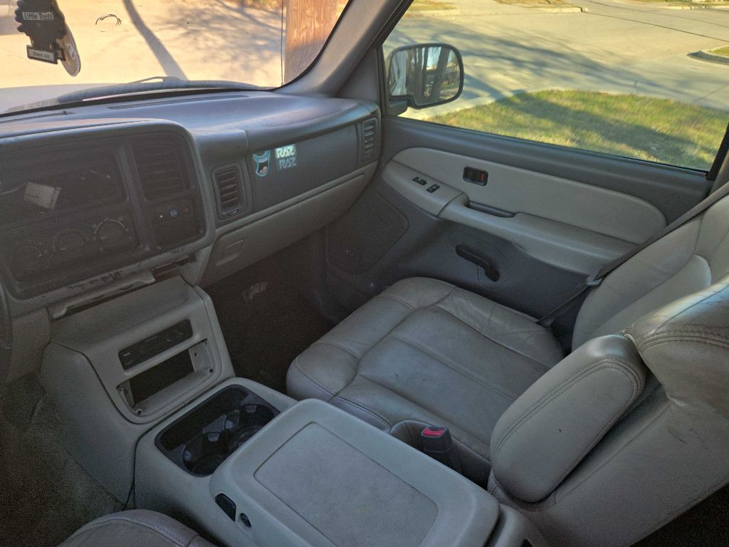 2002 Chevrolet Tahoe Image 15
