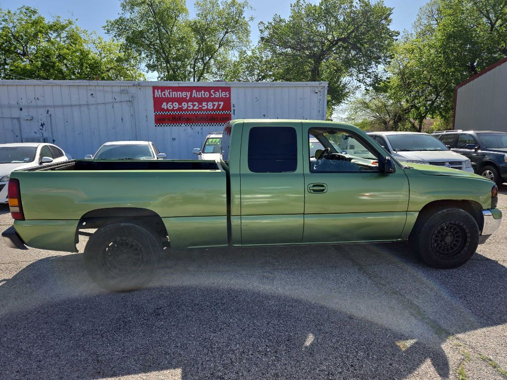 1999 GMC Sierra Image 2