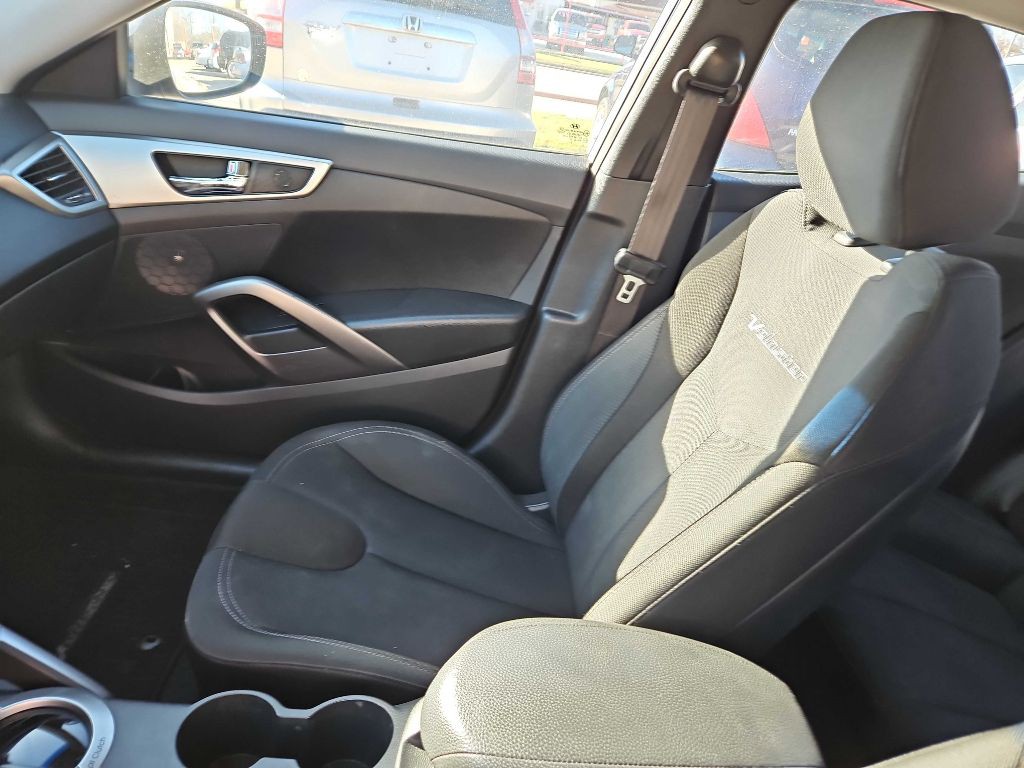 2012 Hyundai Veloster Image 10
