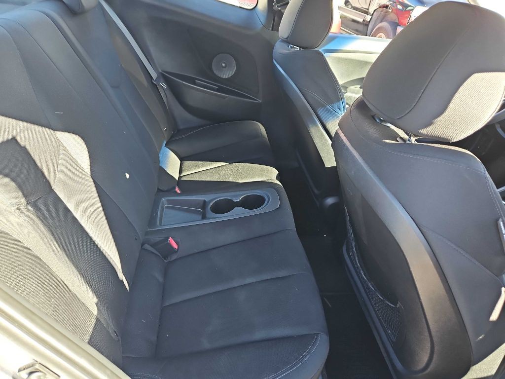 2012 Hyundai Veloster Image 14