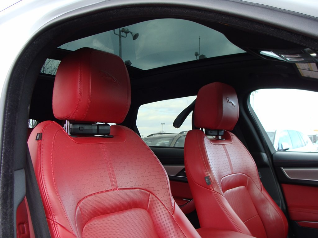 2021 Jaguar F-PACE Image 12