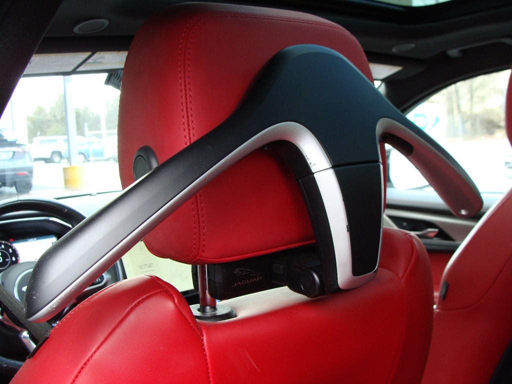 2021 Jaguar F-PACE Image 36