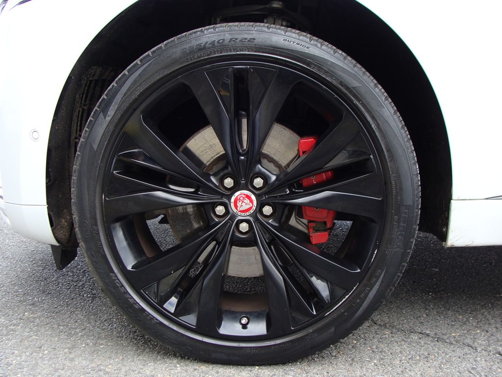 2021 Jaguar F-PACE Image 38