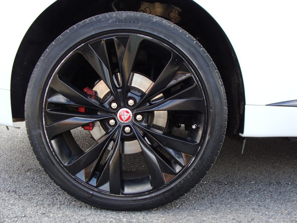 2021 Jaguar F-PACE Image 41