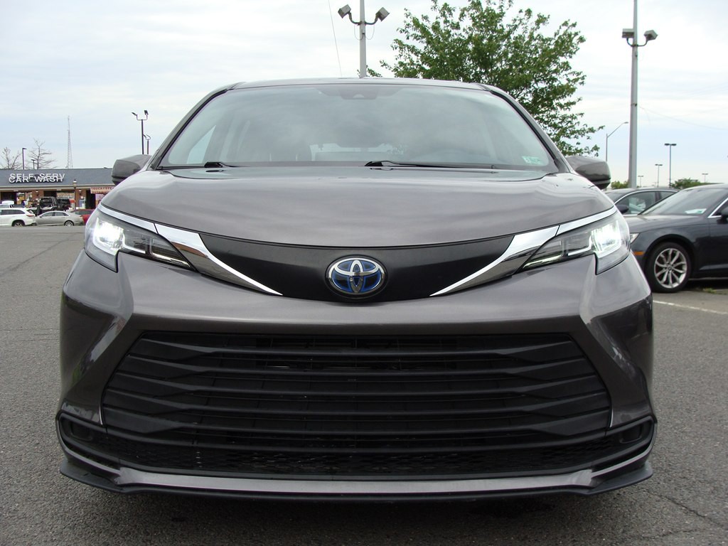 2021 Toyota Sienna Image 3