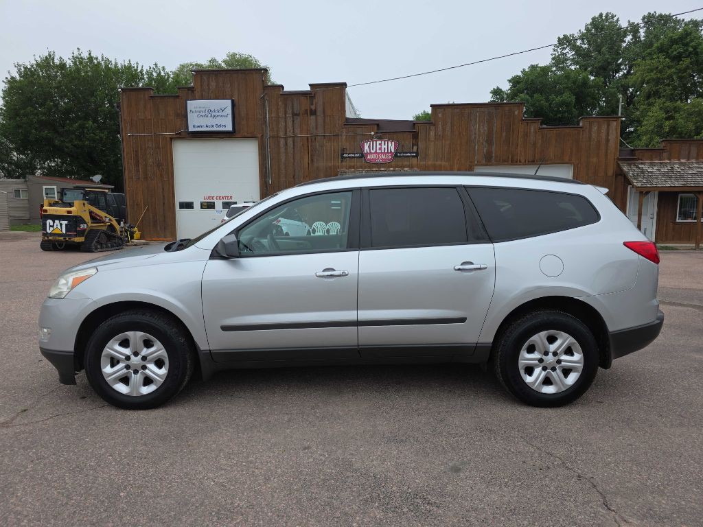 2011 Chevrolet Traverse Image 2