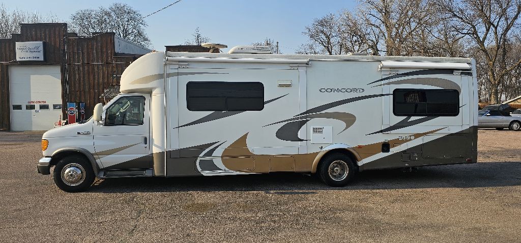 2006 Ford Econoline Image 3