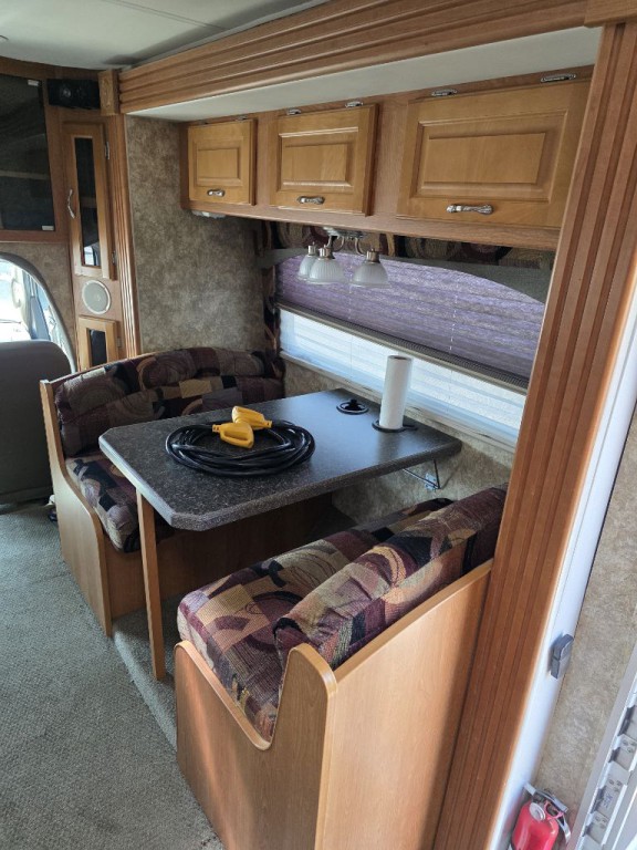2006 Ford Econoline Image 21