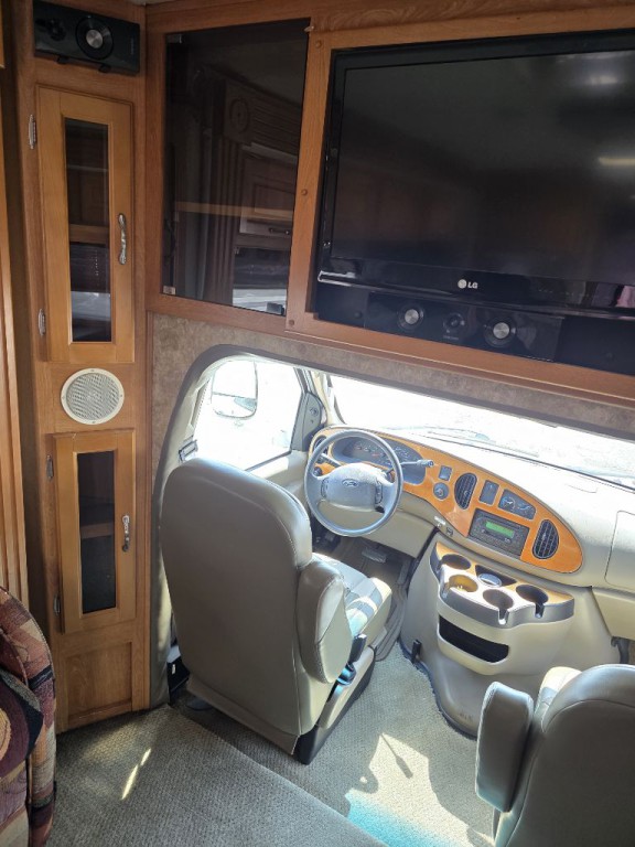 2006 Ford Econoline Image 24