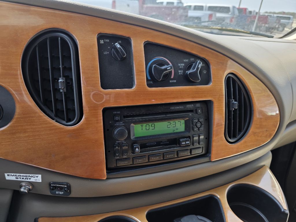 2006 Ford Econoline Image 31
