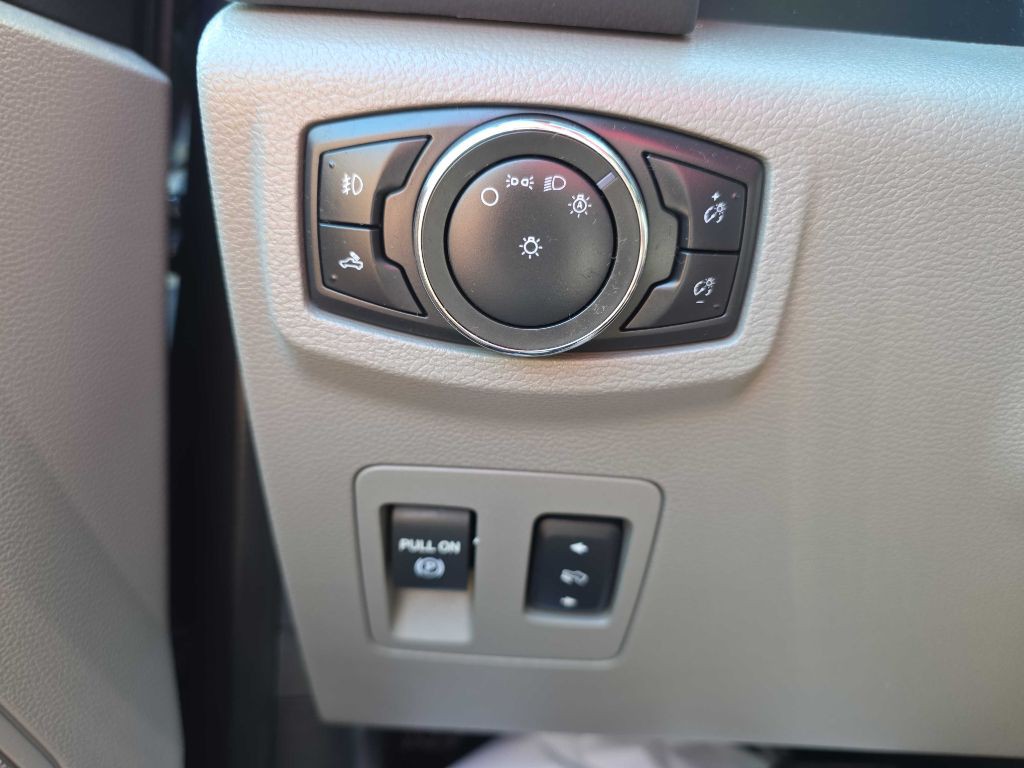 2015 Ford F-150 Image 12