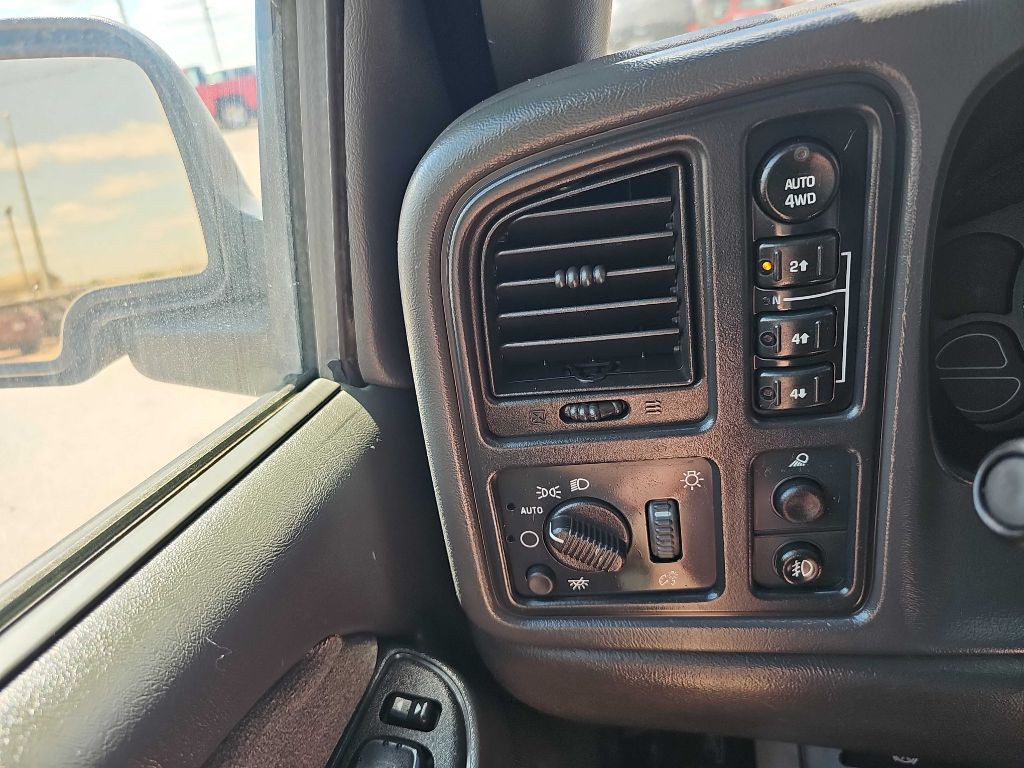 2003 Chevrolet Silverado 1500 Image 10