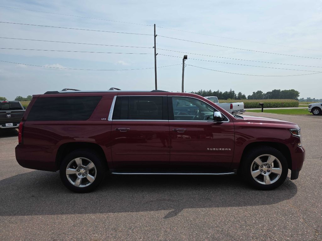 2016 Chevrolet Suburban Image 5