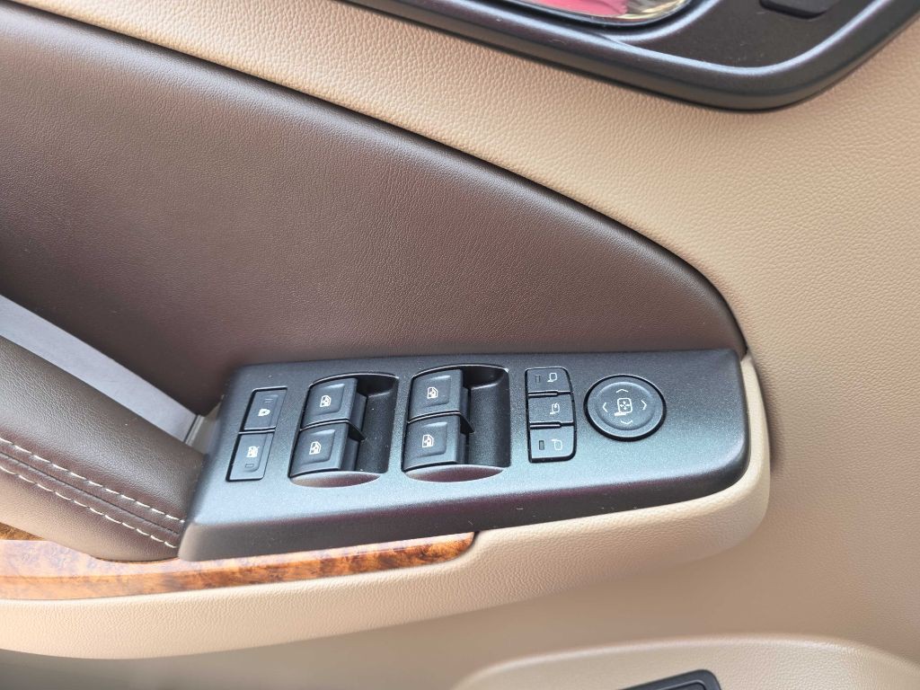 2016 Chevrolet Suburban Image 14