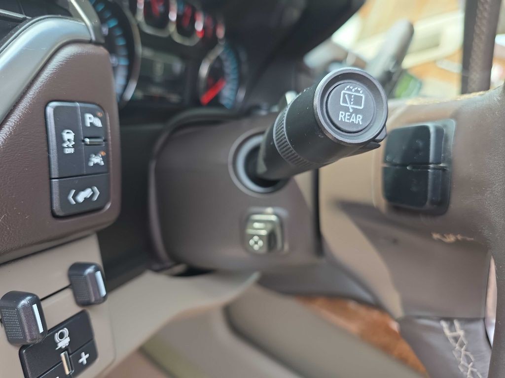 2016 Chevrolet Suburban Image 16